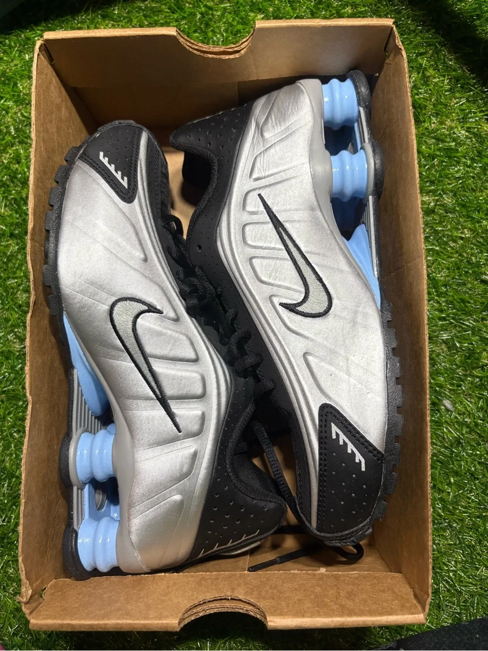 Nike unisex Shox Running Shoes — Silver/Black/Light Blue men’s 5.5, women’s 7.
